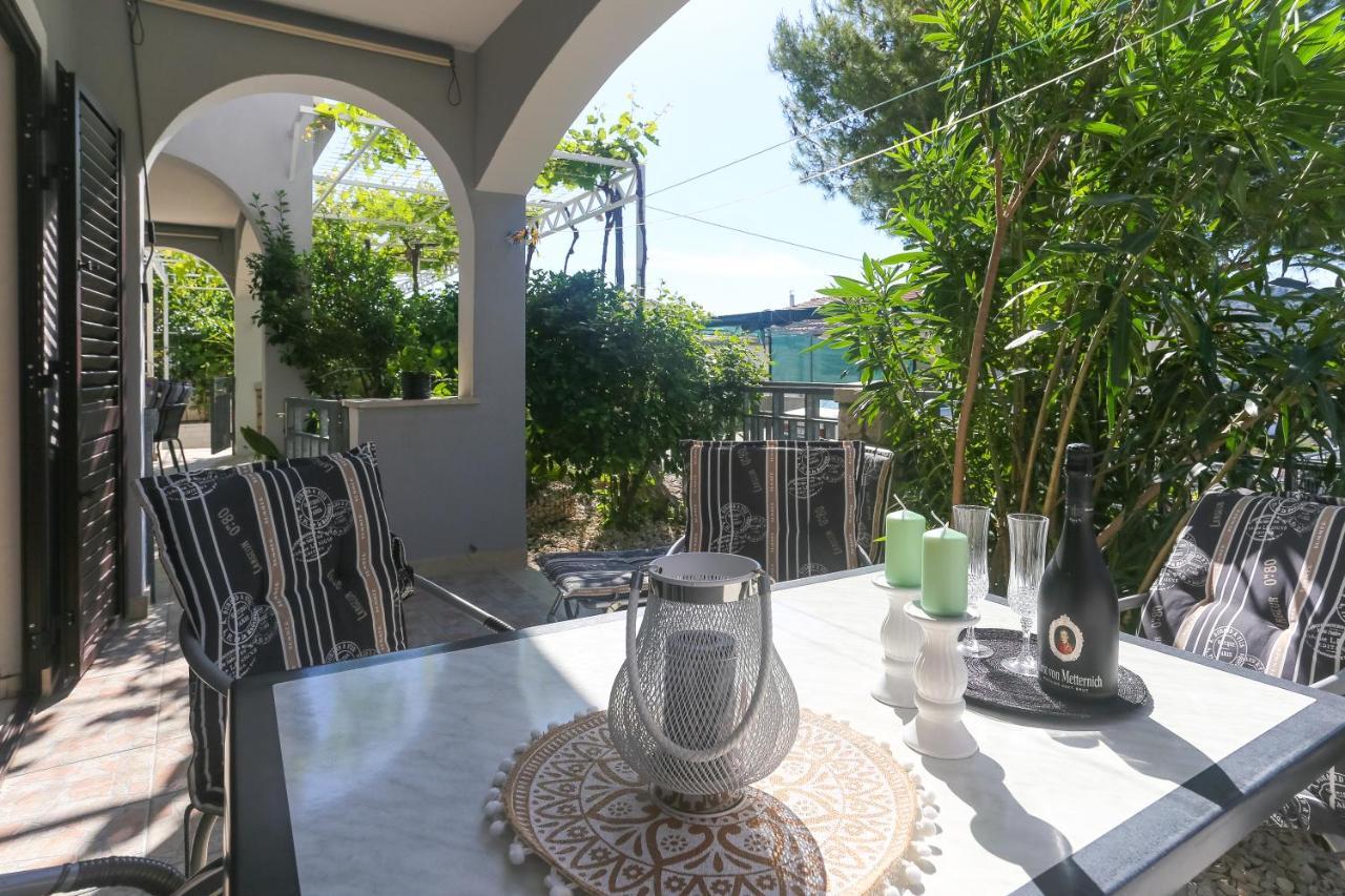 Apartmani Stanic Seget Vranjica Esterno foto
