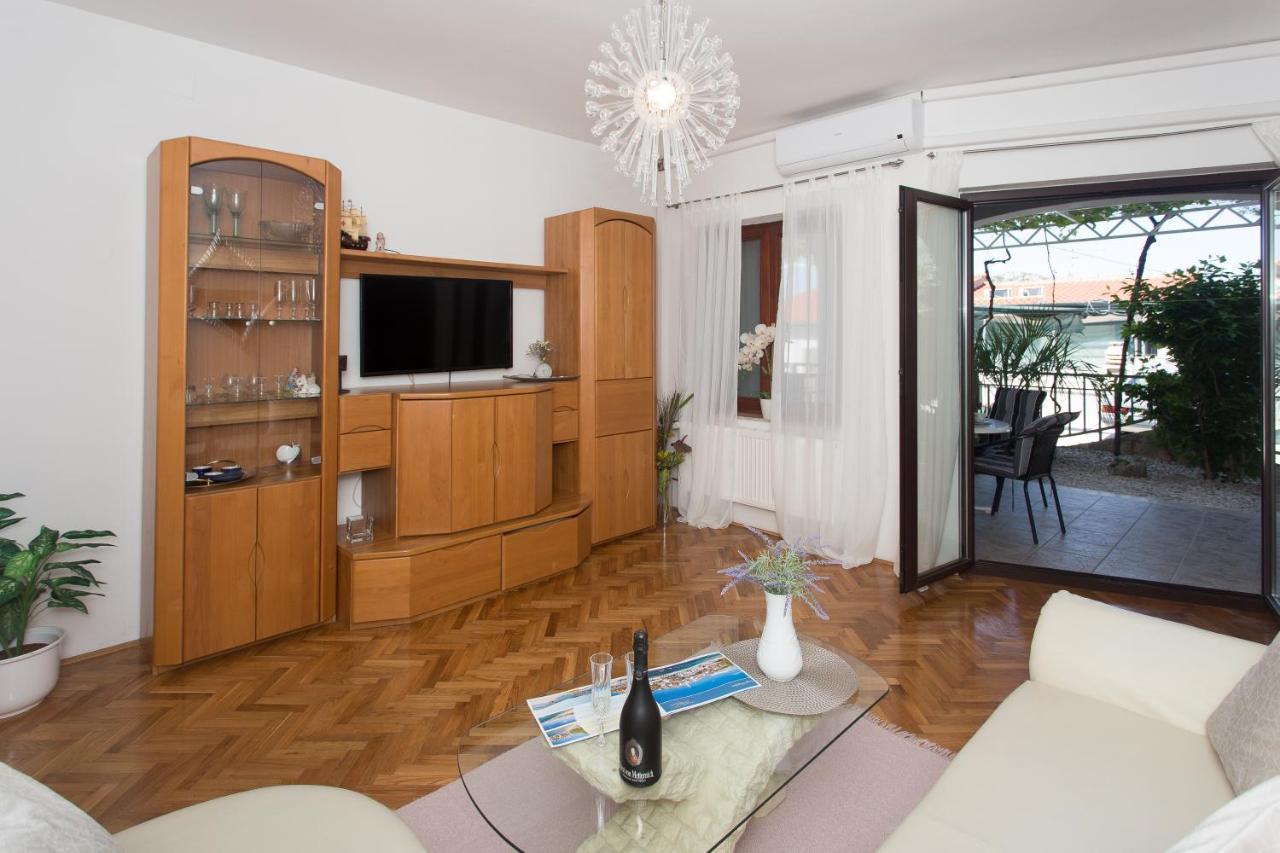 Apartmani Stanic Seget Vranjica Camera foto