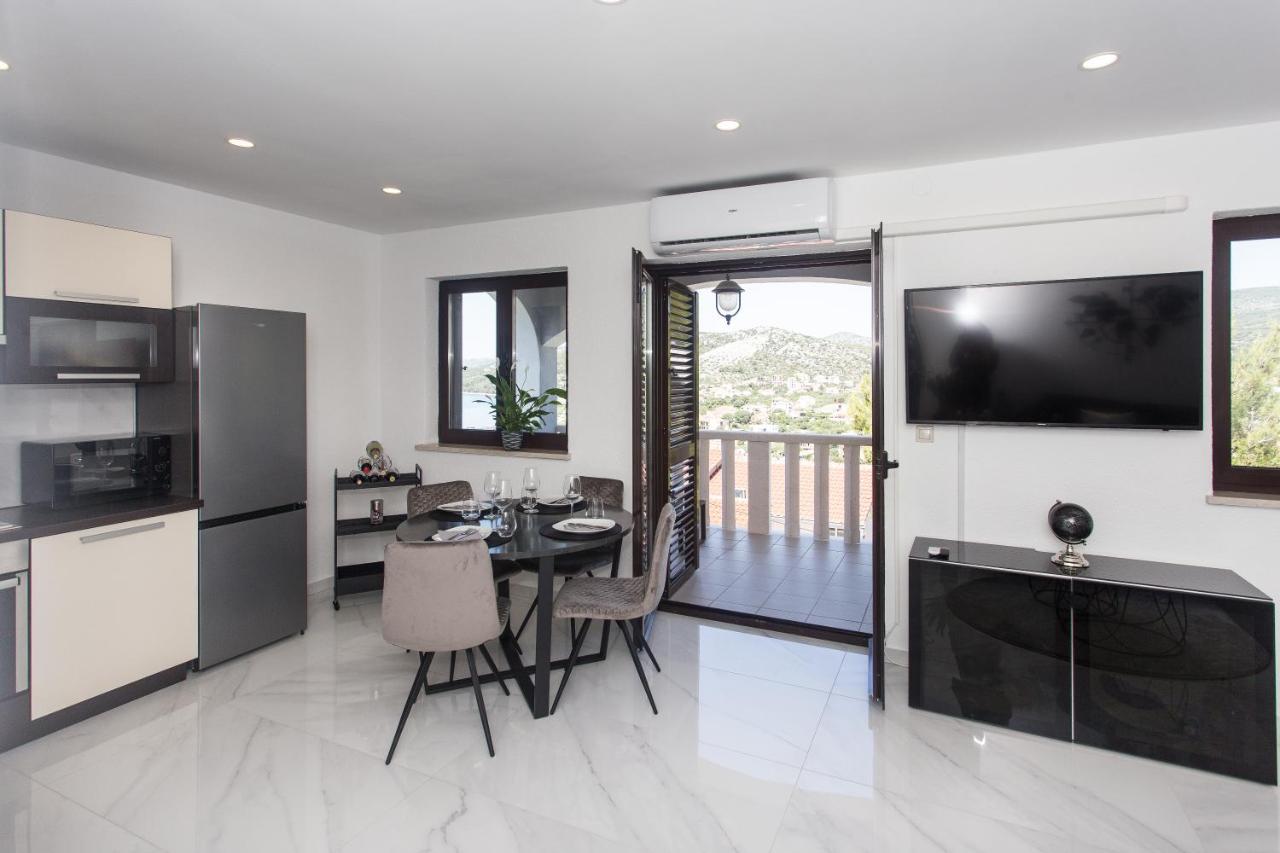 Apartmani Stanic Seget Vranjica Esterno foto