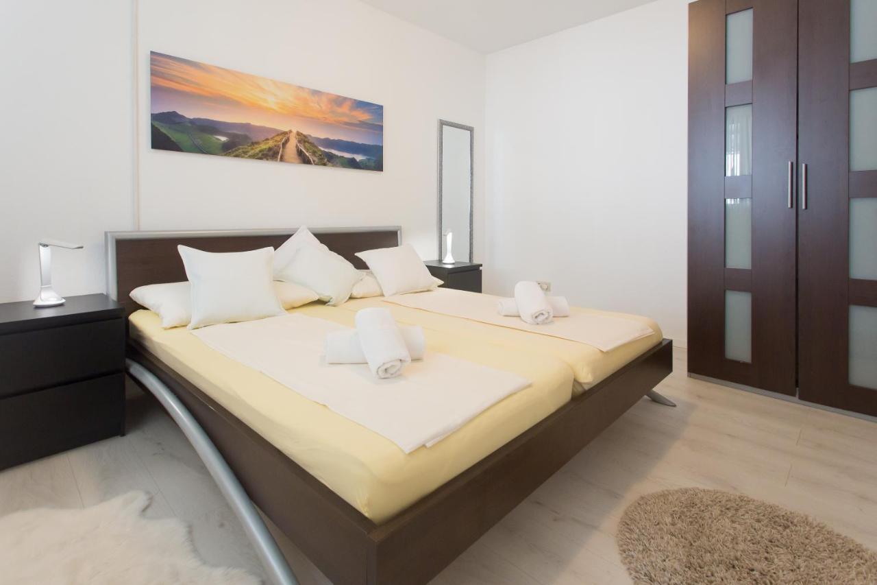 Apartmani Stanic Seget Vranjica Esterno foto