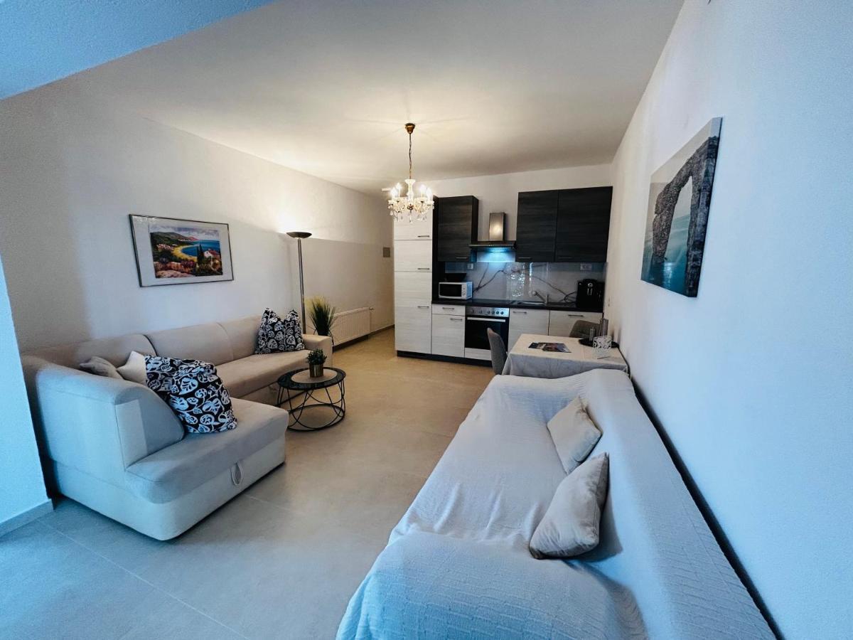 Apartmani Stanic Seget Vranjica Esterno foto