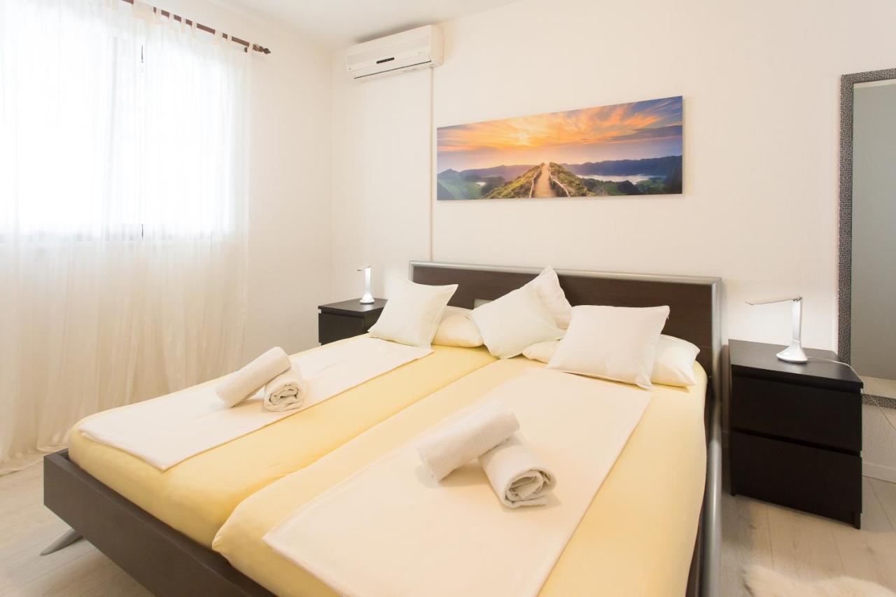 Apartmani Stanic Seget Vranjica Esterno foto