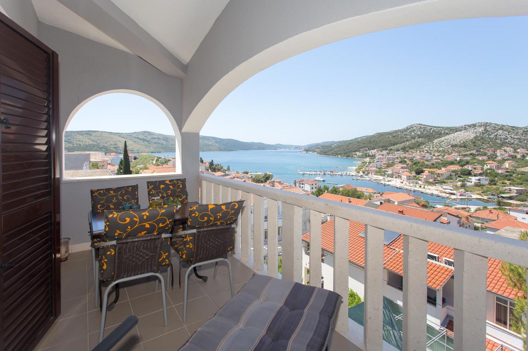 Apartmani Stanic Seget Vranjica Esterno foto