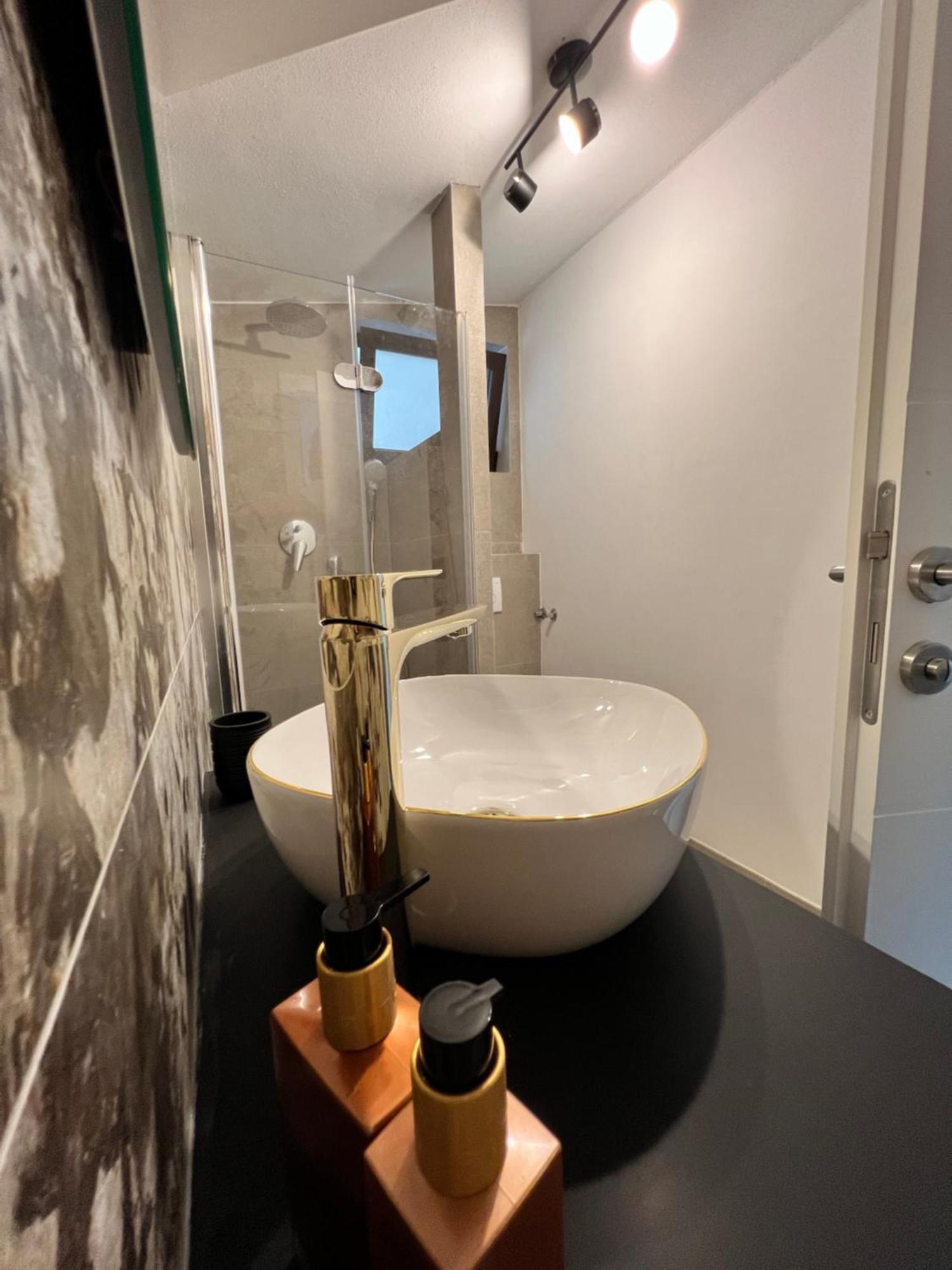 Apartmani Stanic Seget Vranjica Esterno foto
