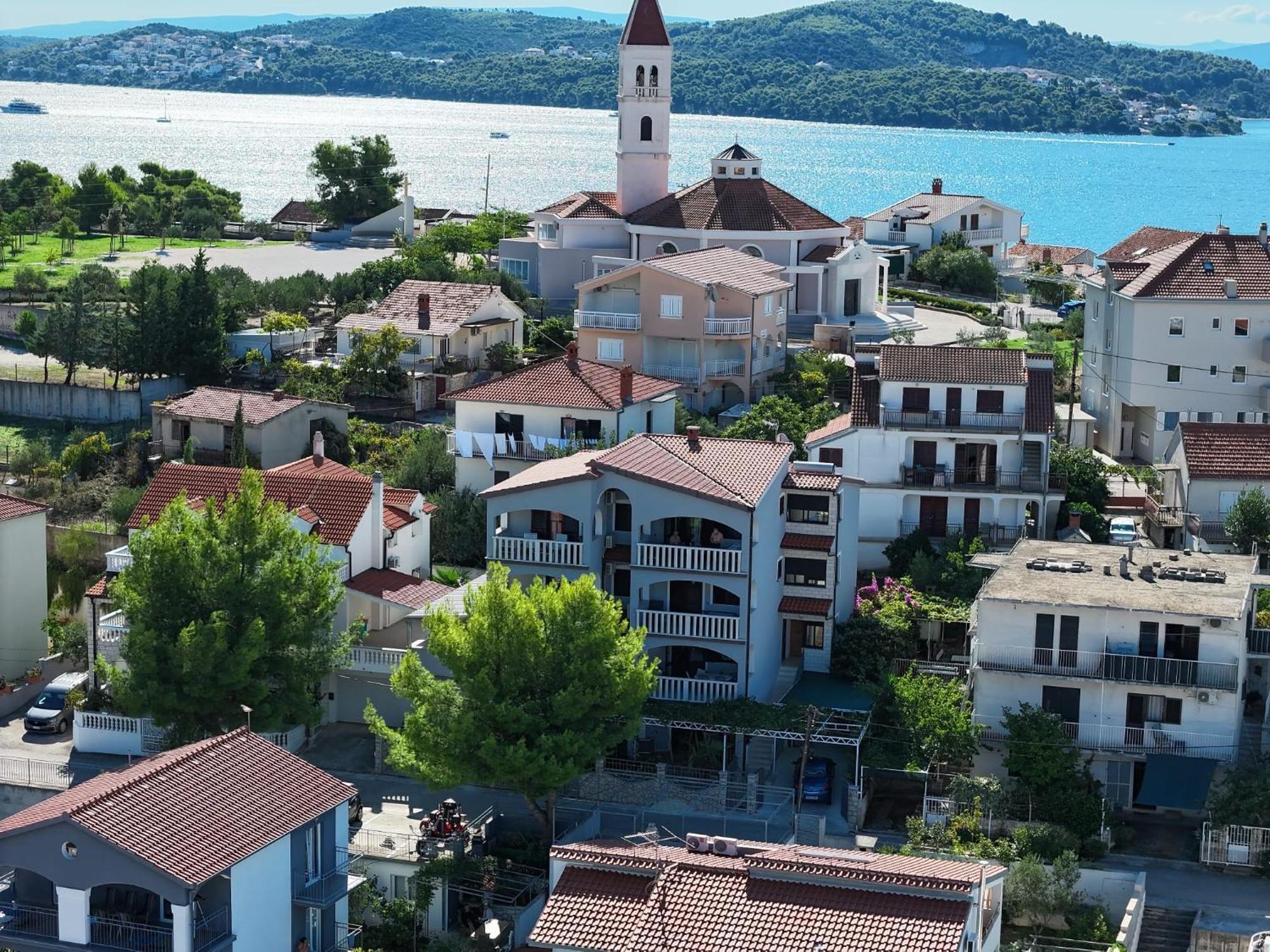 Apartmani Stanic Seget Vranjica Esterno foto